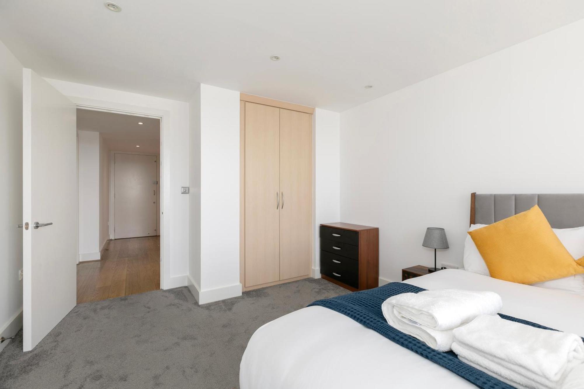 Pics Worthy 2 Bedroom 2 Bath Flat Thames View Sleep 6 *